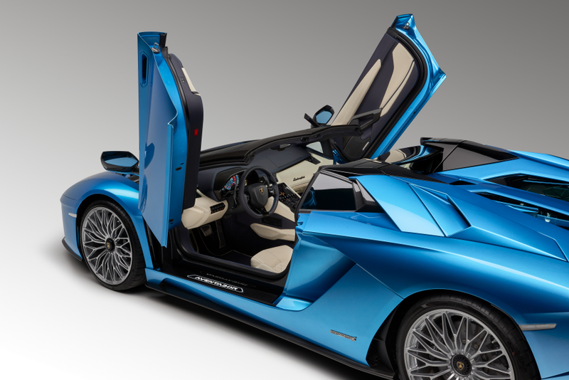 Illustration for article titled I'm Distressed That I Wasn't More Impressed By The 2018 Lamborghini Aventador Roadster S
